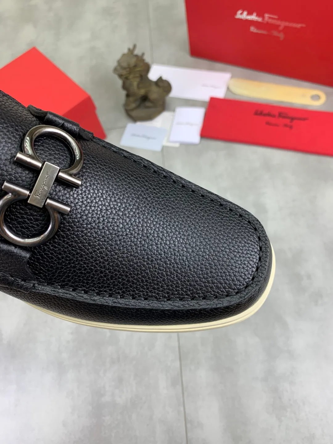 Men's Men's Shoes 💰P580💰[New Style] Water-dyed Niuli 🆘[Salvatore Ferragamo] Ferragamo's latest casual business leather shoes for men! Listed simultaneously! The fabric is made of specially imported original pebbled calfskin, and the lining is made of imported water-dyed cowhide. It is absolutely luxurious and leads the fashion trend. Matching code: 38-44 (45 and 46 can be customized) Black, brown and burgundy colors available